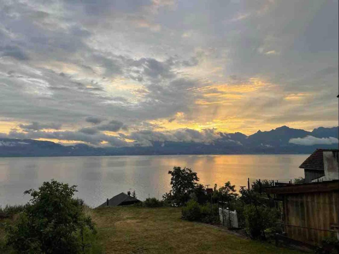 Chez Malou & Hugo Vue Lac Proche Suisse & Stations ! Saint-Gingolph Exterior photo
